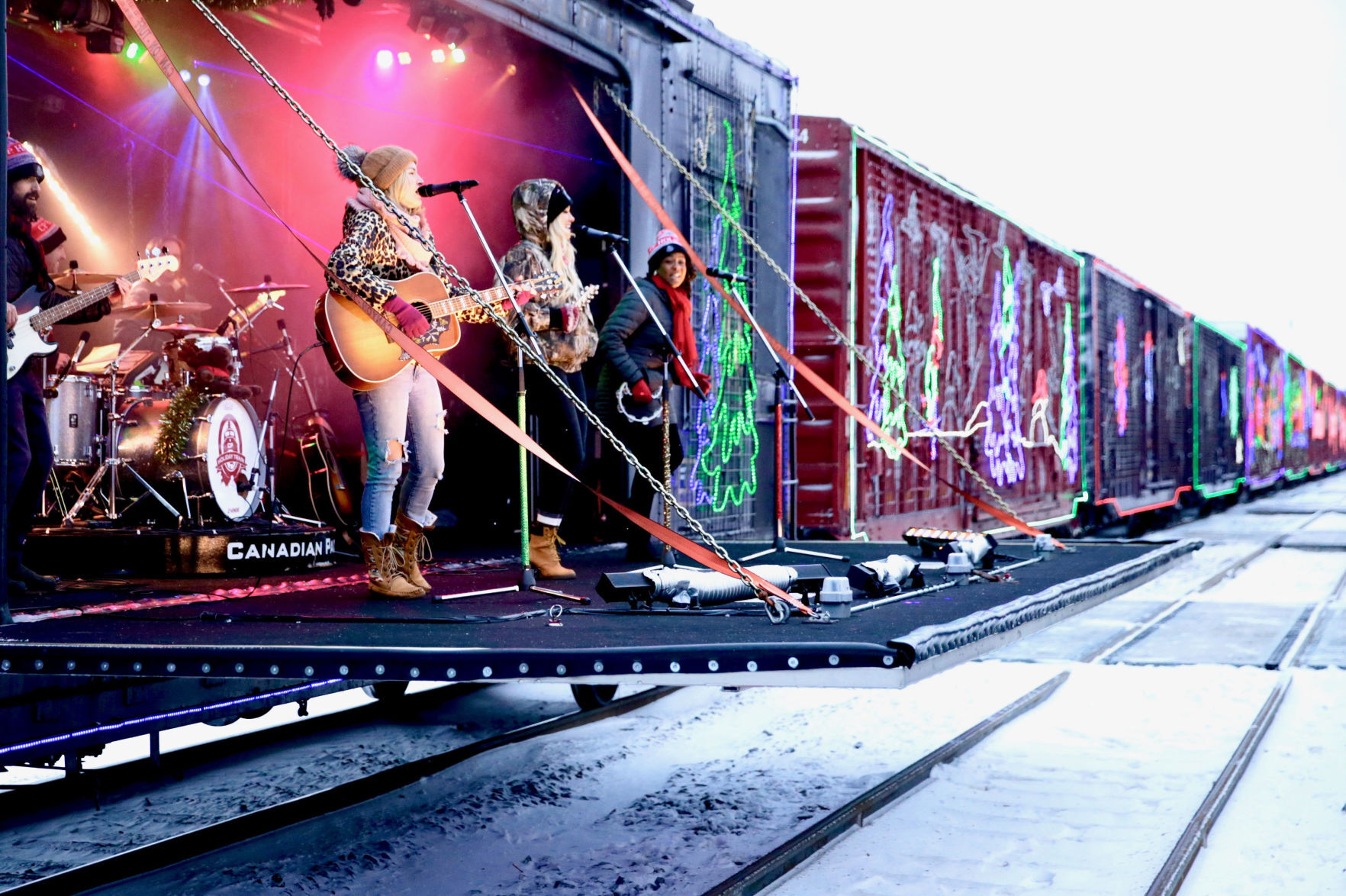 CP Holiday Train visits Winona